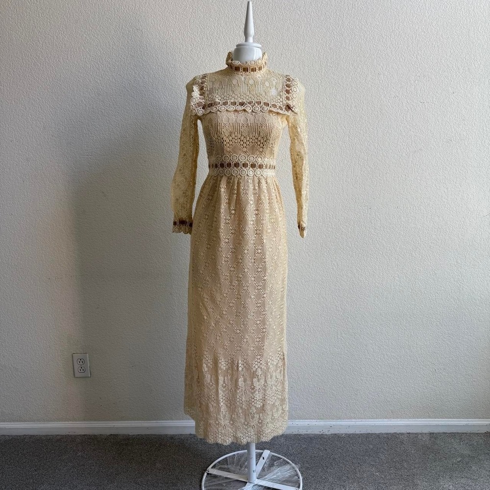 Montgomery Ward cream lace scoop neck maxi dress